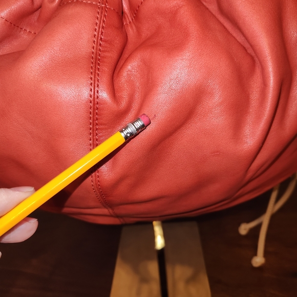 Sequoia Vintage Coral leather hobo with a tan handle - Picture 8 of 11